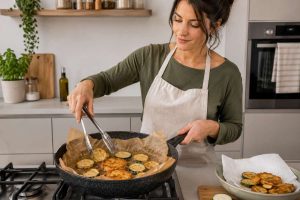 donna cucina